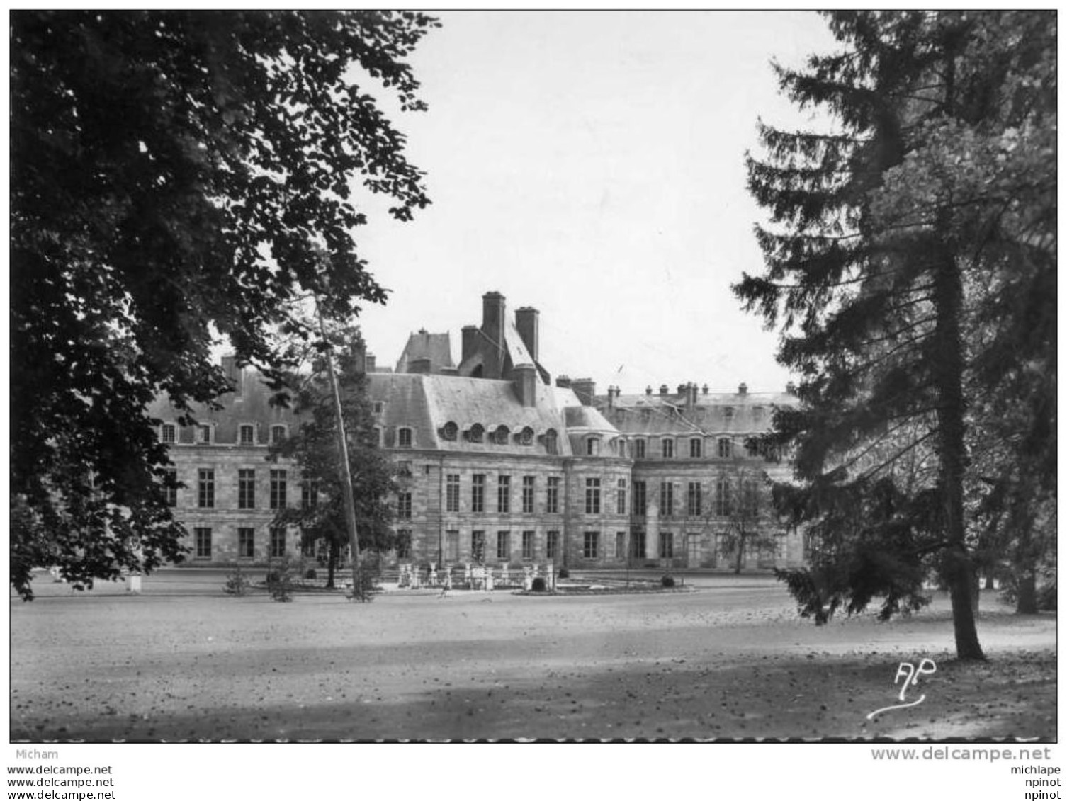 CPM  77 PALAIS DE FONTAINEBLEAU     PARFAIT ETAT - Fontainebleau