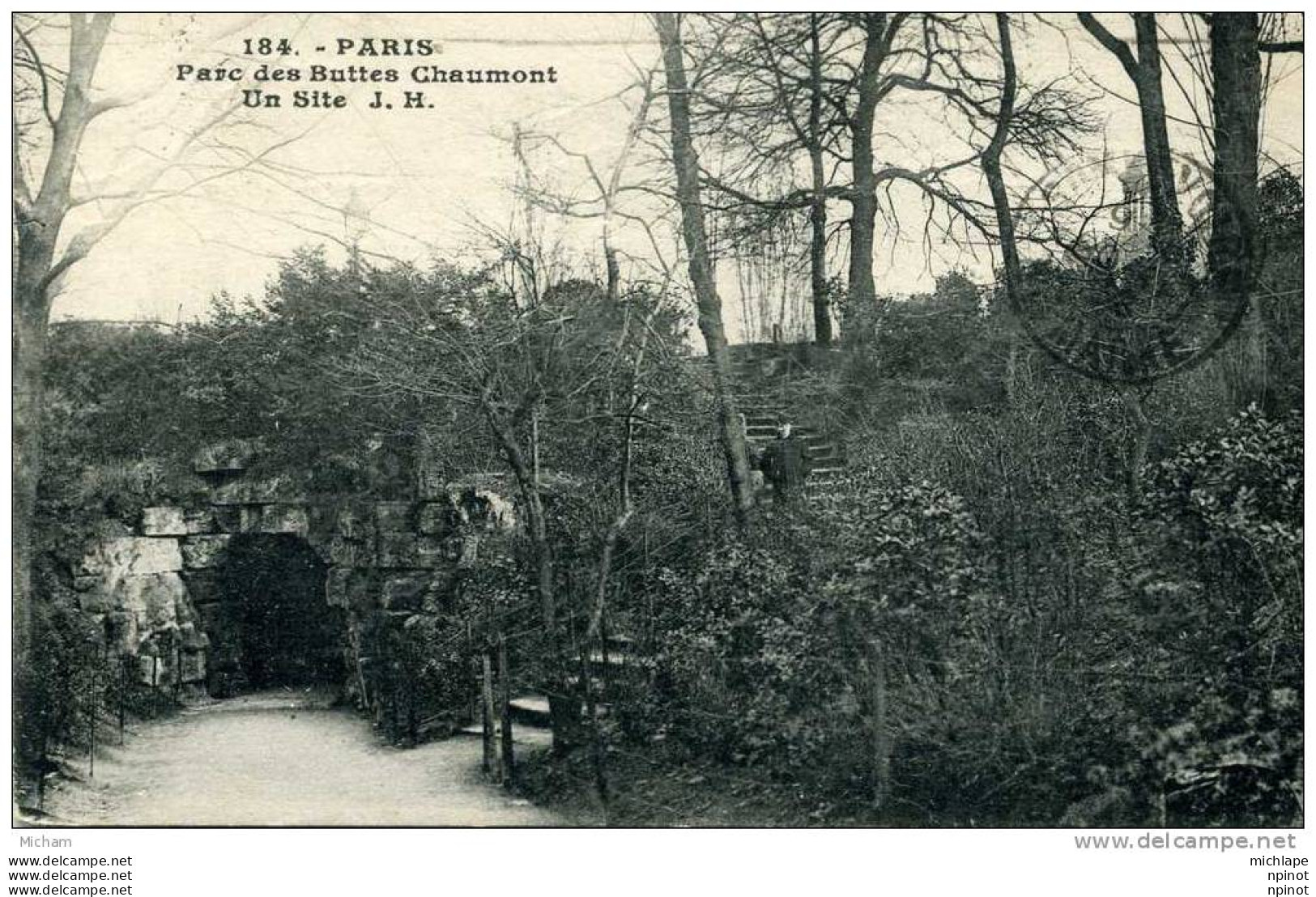 CPA  75 PARIS 19 Em BUTTES CHAUMONT  UN SITE   TB ETAT - Arrondissement: 19