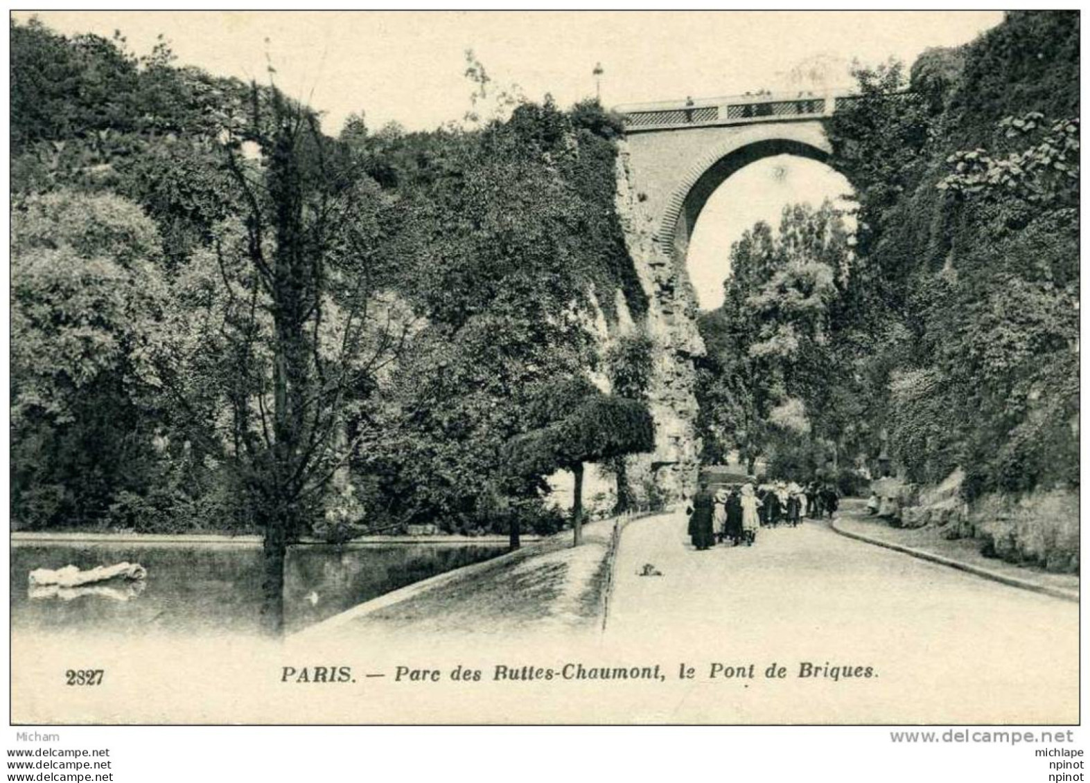 CPA  75 PARIS 19 Em BUTTES CHAUMONT   LE PONT DE BRIQUE  ANIMATION     PARFAIT  ETAT - Paris (19)