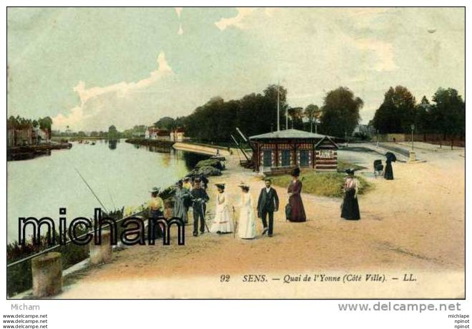 CPA 89 SENS    QUAI DE L'YONNE BELLE ANIMATION   COULEURS TB ETAT - Sens