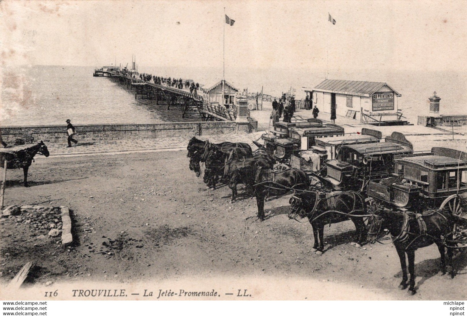 C P A   - 14 -  TROUVILLE -   La Jetée  Promenade - Trouville