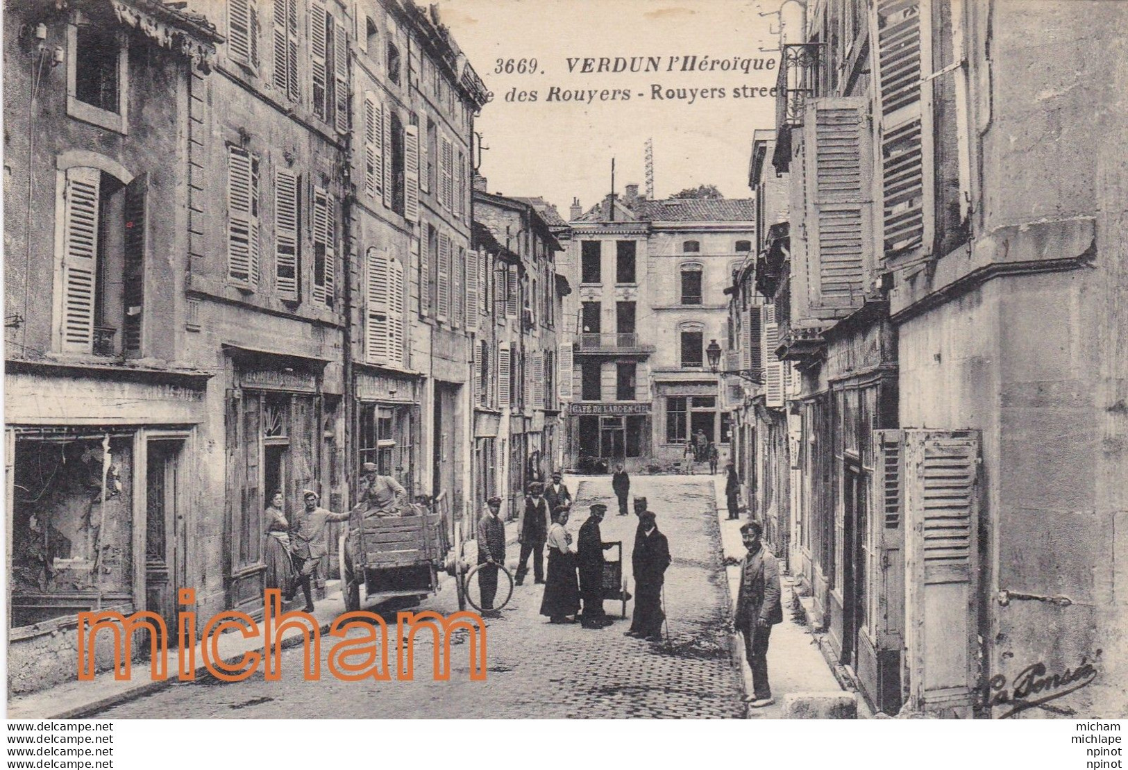 C P A   55 -   VERDUN -    Rue  Des  Rouyers - Verdun