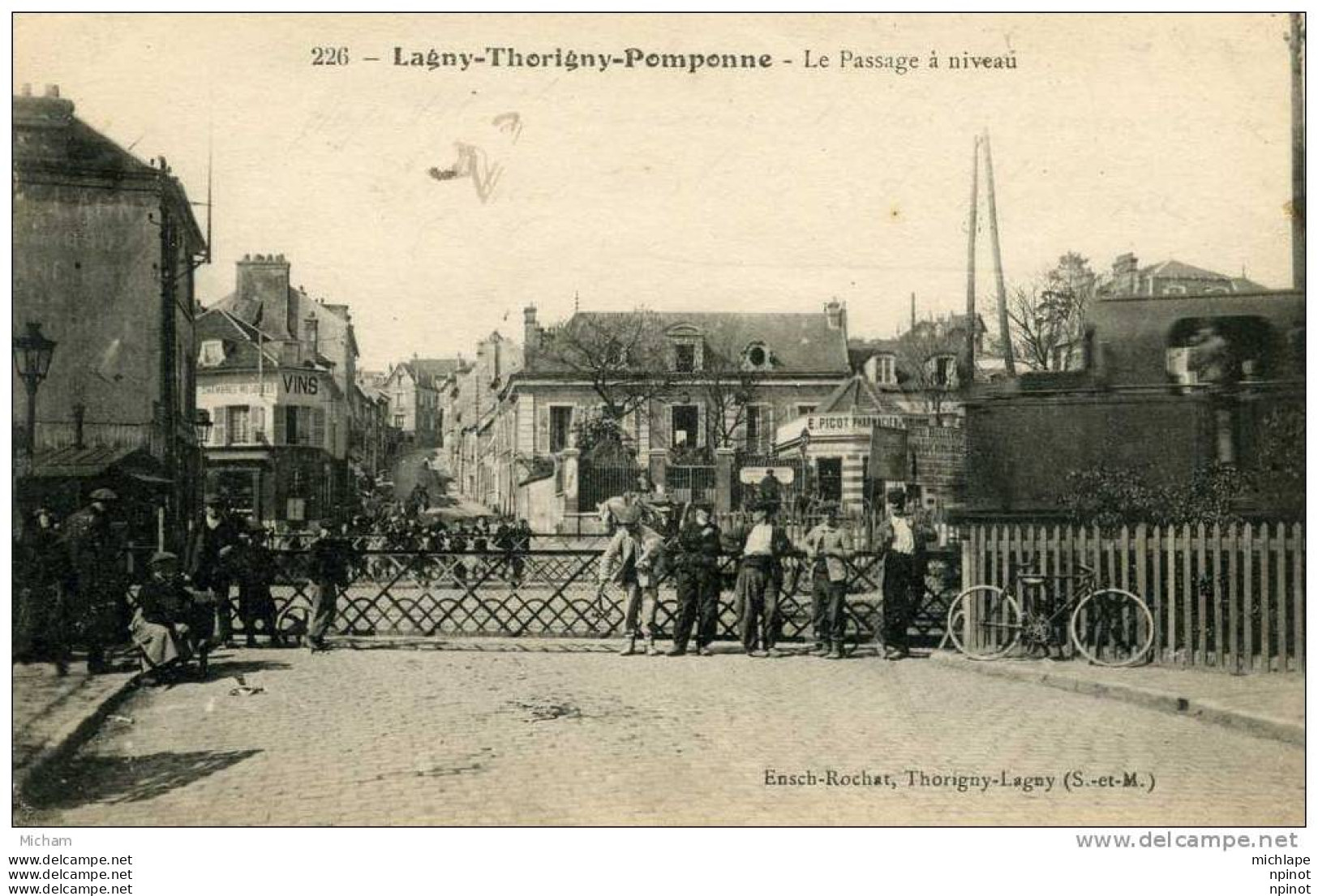 CPA  77   LAGNY  THORIGNY  POMPONNE  LE PASSAGE A NIVEAU  TRES BELLE ANIMATION  TRAIN  PARFAIT ETAT - Lagny Sur Marne