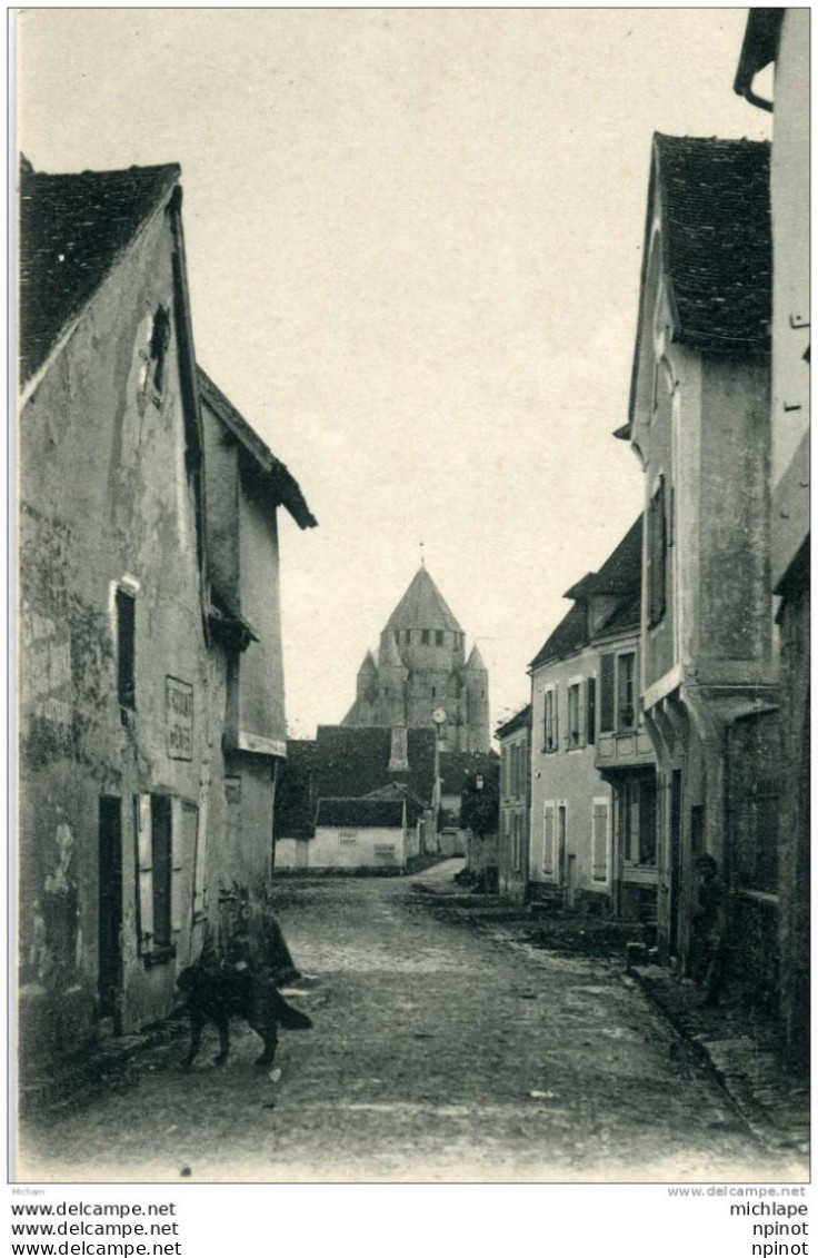 CPA  77  PROVINS      RUE  COUVERTE  A LA VILLE HAUTE   ANIMATION  PARFAIT ETAT - Provins