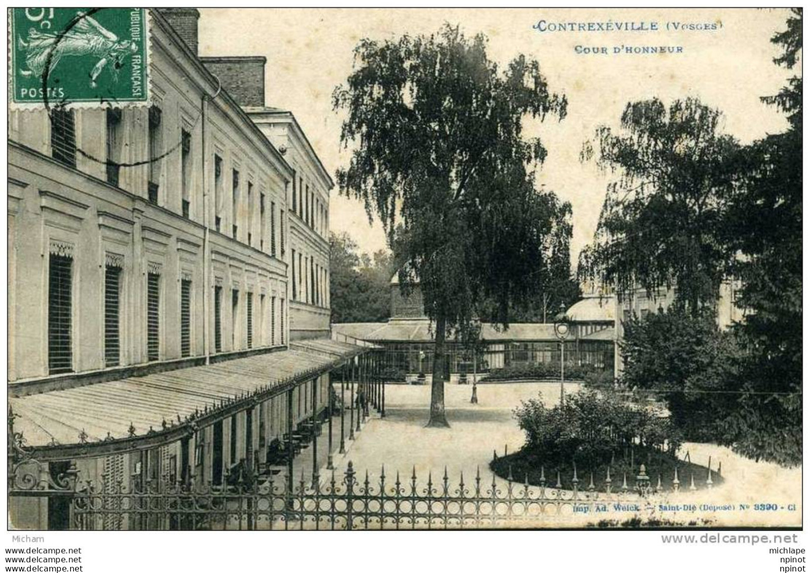 CPA 88 CONTREXEVILLE  COUR D'HONNEUR  TB ETAT - Contrexeville