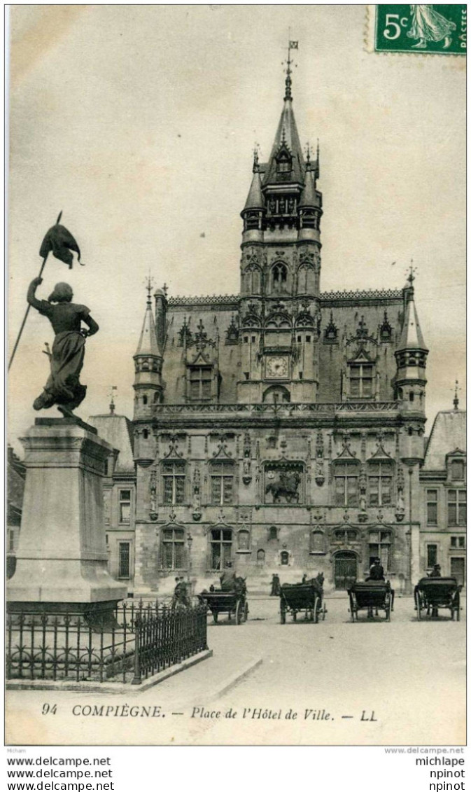 CPA 60  COMPIEGNE  PLACE DE L'HOTEL DE VILLE PARFAIT ETAT - Compiegne