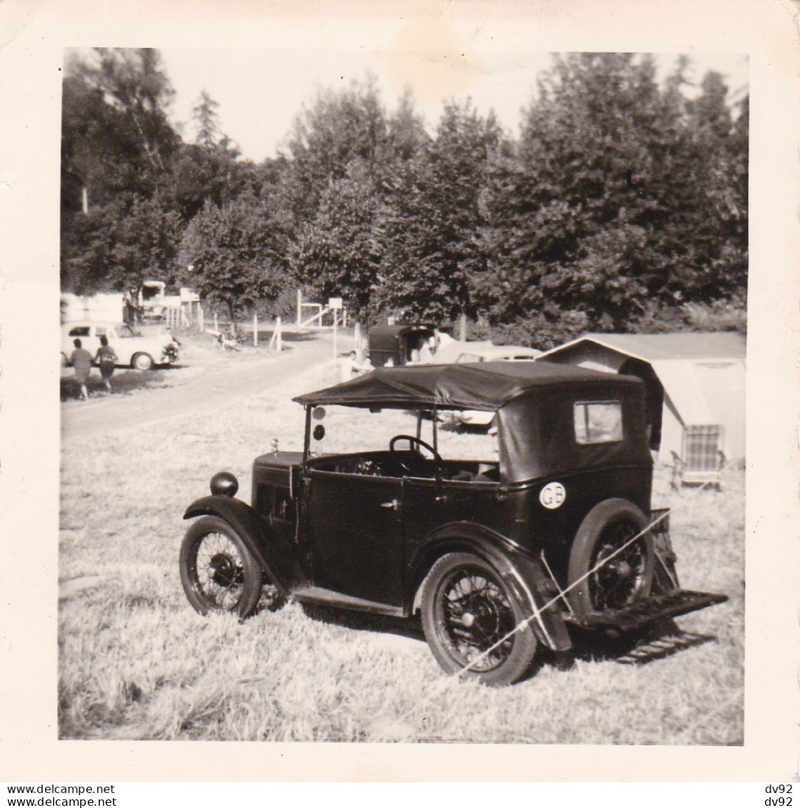 AUTOMOBILE AUSTIN 1933 PRISE EN NOIR ET BLANC EN 1967 - Cars