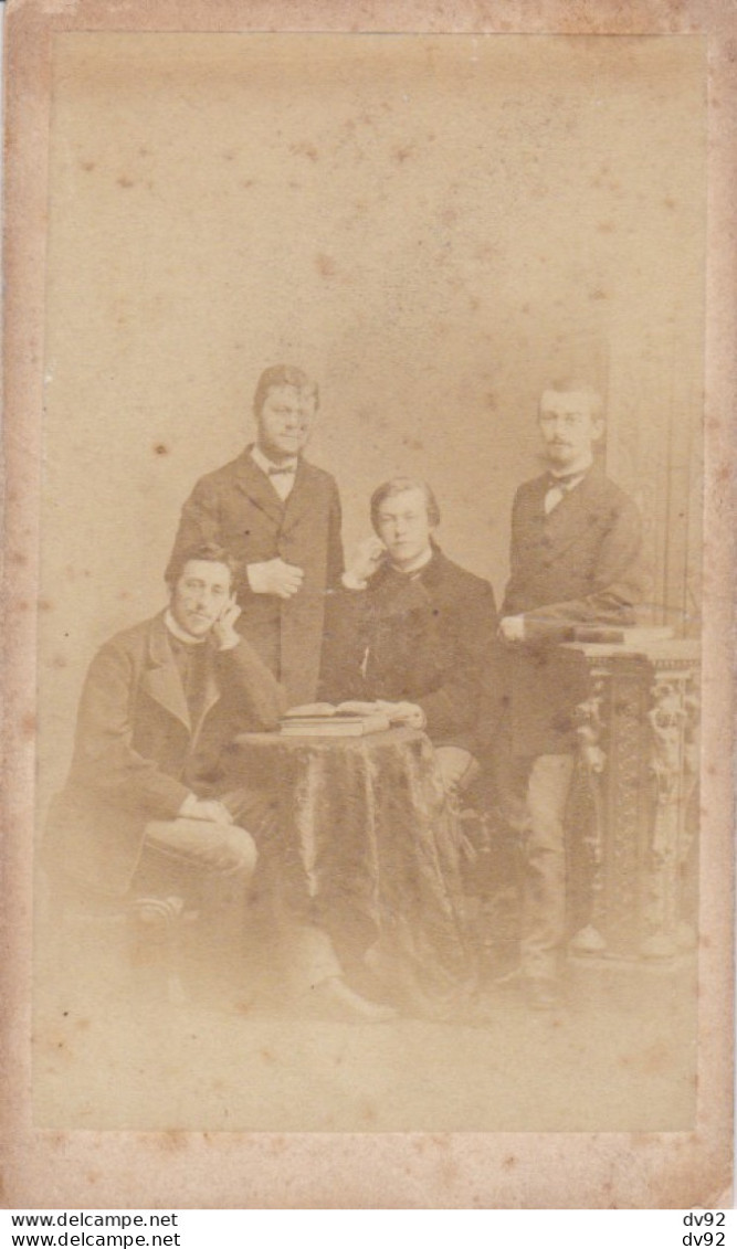 CDV FOTO PHOTO HOMMES NOMMES DONT FAMILLE DIETERLIN 1872 PHOTOGRAPHE C. BAUDELAIRE COLMAR RUE DES CHARPENTIERS - Old (before 1900)