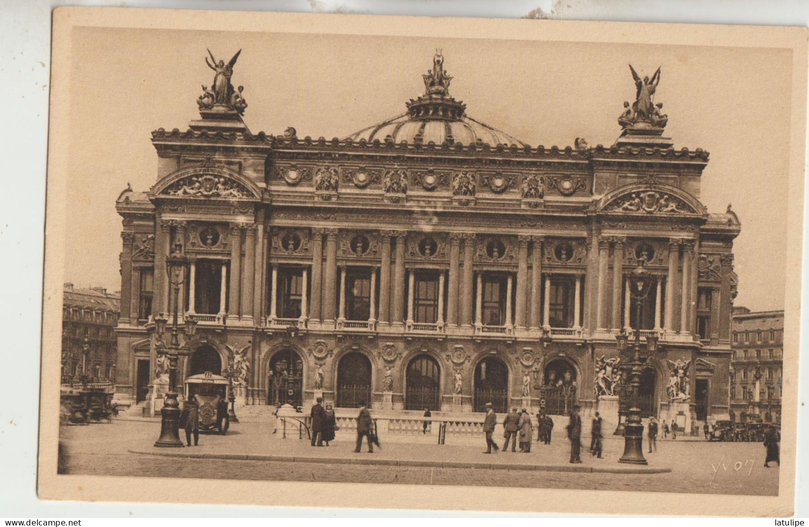 Paris 75   Carte Non Circulée_L'Opera Et La Place Tres Animé Autobus - Autres Monuments, édifices