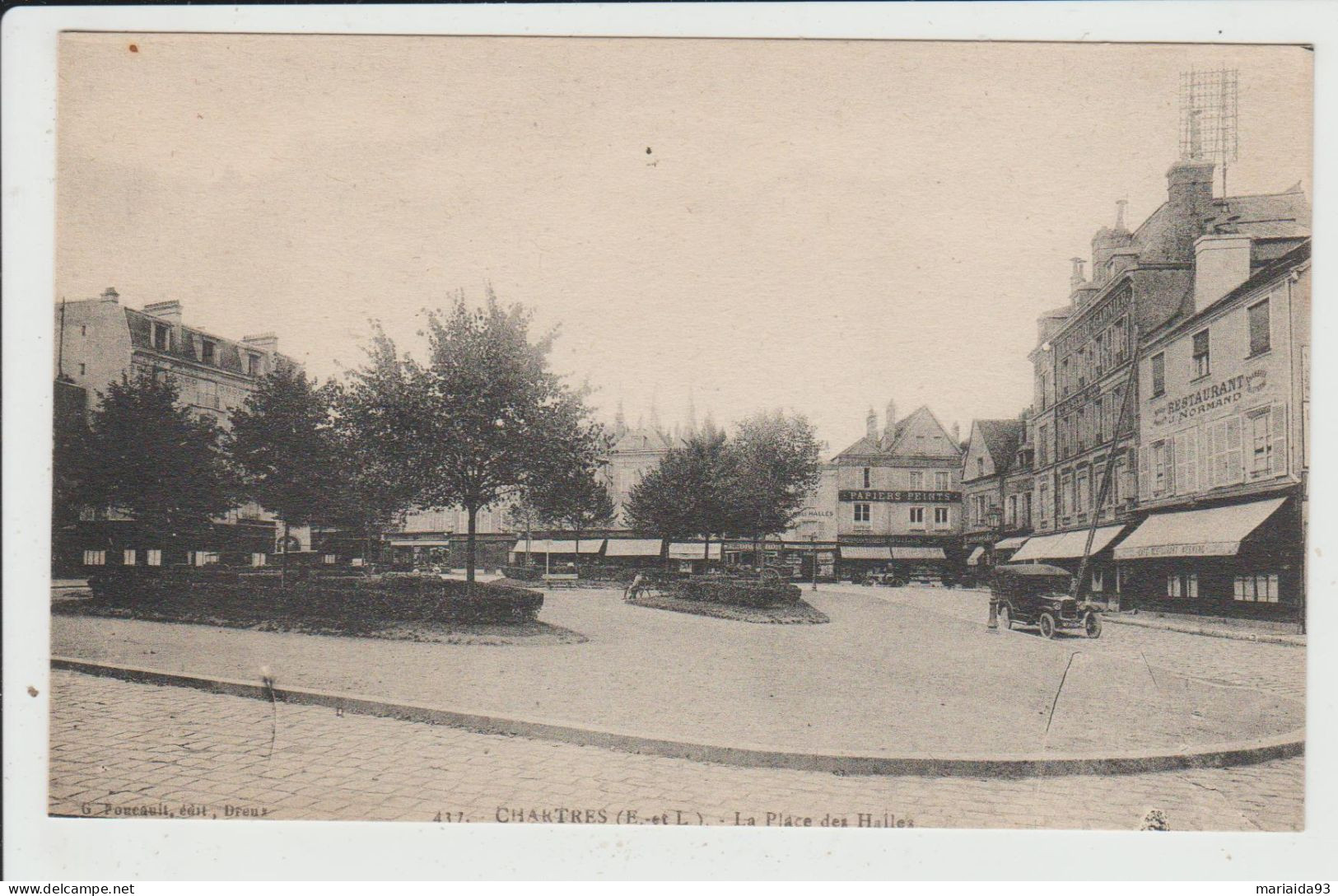 CHARTRES - EURE ET LOIR - LA PLACE DES HALLES - Chartres