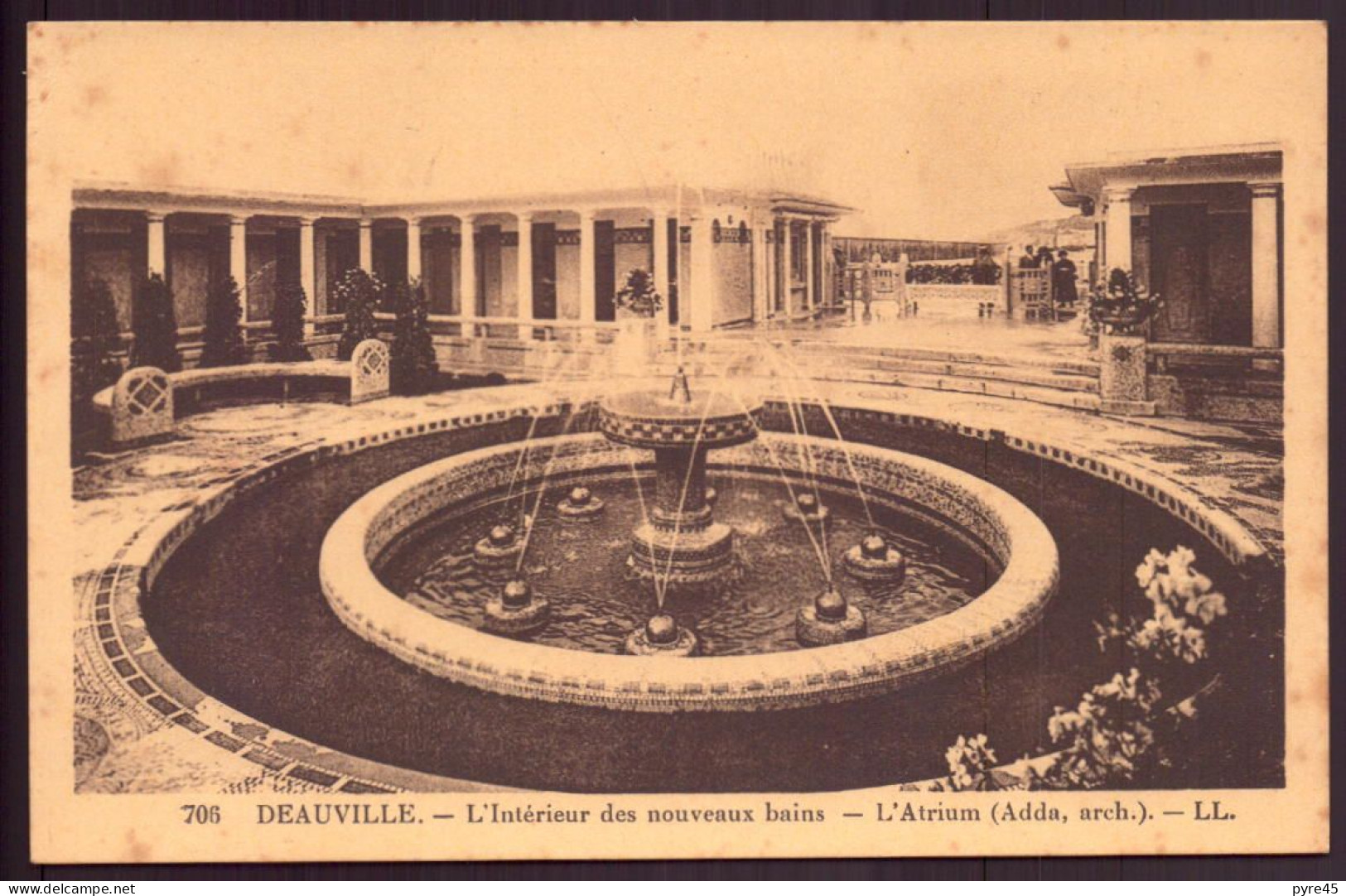 DEAUVILLE L INTERIEUR DES NOUVEAUX BAINS L ATRIUM 14 - Deauville