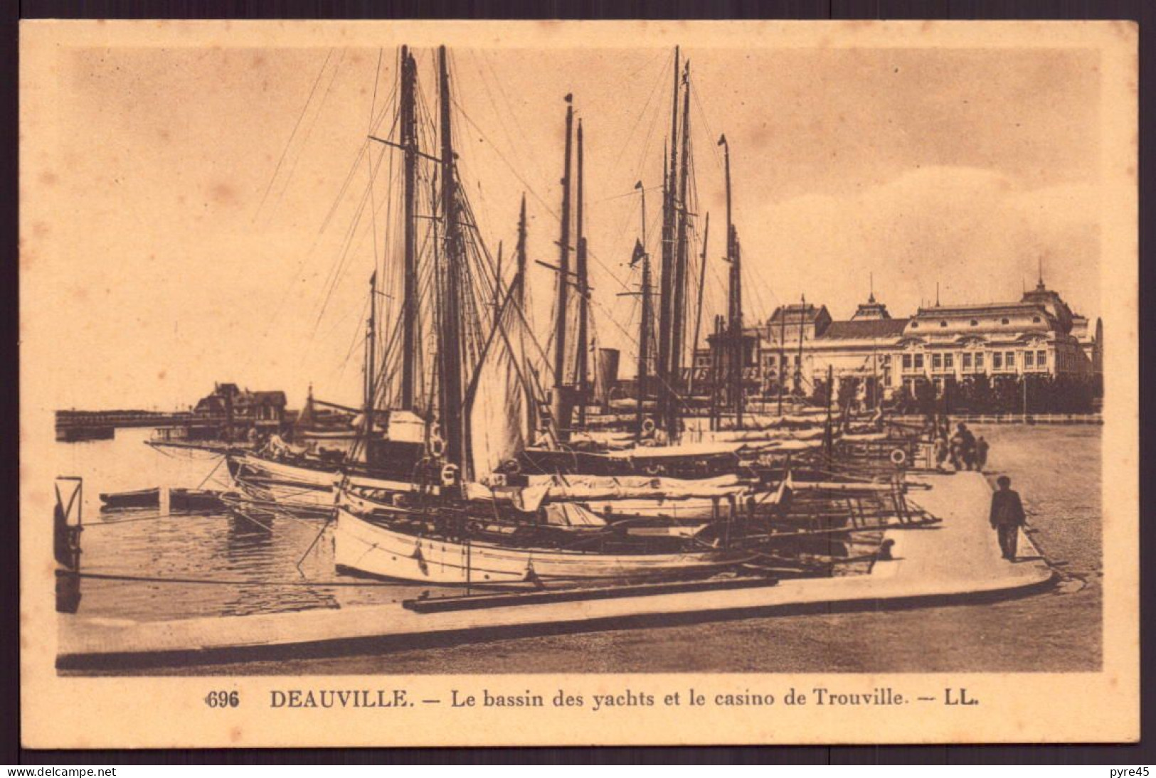 DEAUVILLE LE BASSIN DES YACHTS ET LE CASINO DE TROUVILLE 14 - Deauville