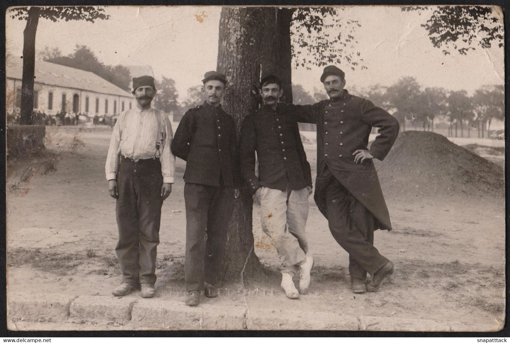 Jolie Carte Photographie D'un Groupe De Soldats à Blois Vers 1910, à Identifier, Uniformes Armée Guerre 13,8x9cm - War, Military