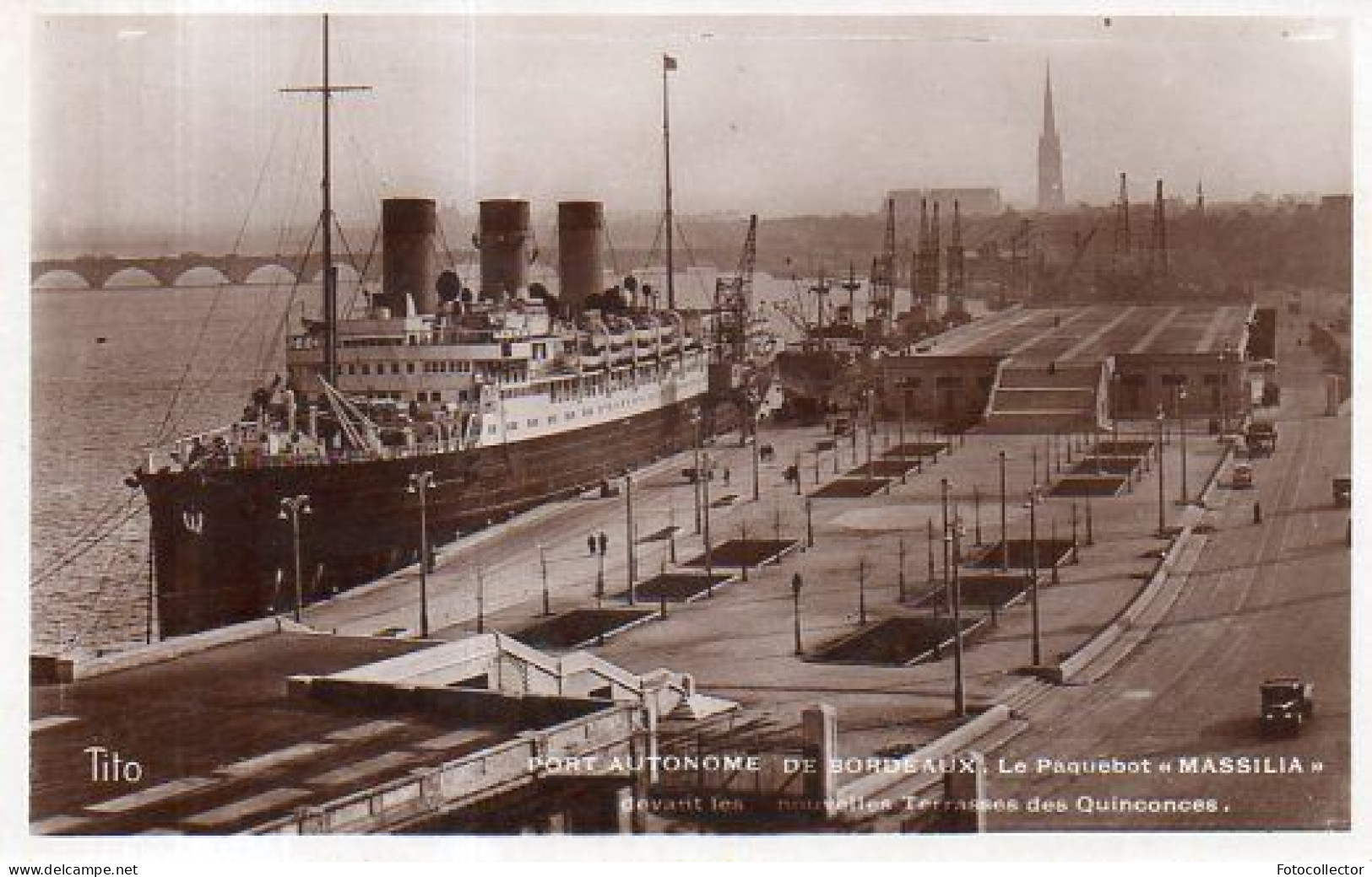 Bordeaux (33) : Paquebot Massilia Devant Les Terrasses Des Quinconces - Steamers