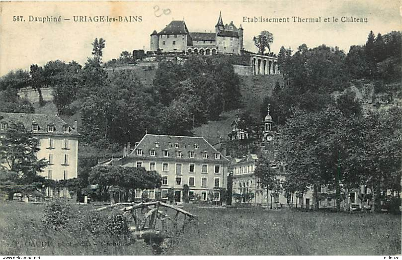 38 - Uriage Les Bains - L'Etablissement Thermal - Le Château - Petit Pont De Bois - Oblitération Ronde De 1920 - CPA - V - Uriage