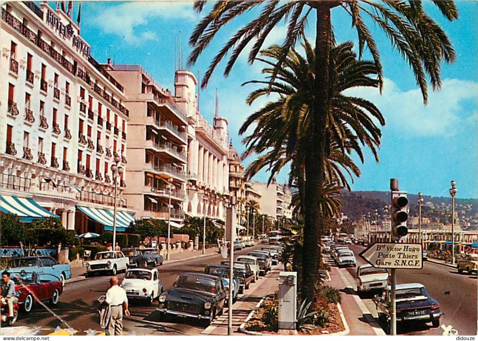 Automobiles - Nice - La Promenade Des Anglais - Hotel Royal - CPM - Etat Pli Visible - Voir Scans Recto-Verso - PKW