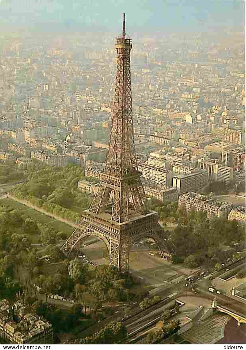 75 - Paris - Tour Eiffel - Vue Aérienne - Carte Neuve - CPM - Voir Scans Recto-Verso - Tour Eiffel