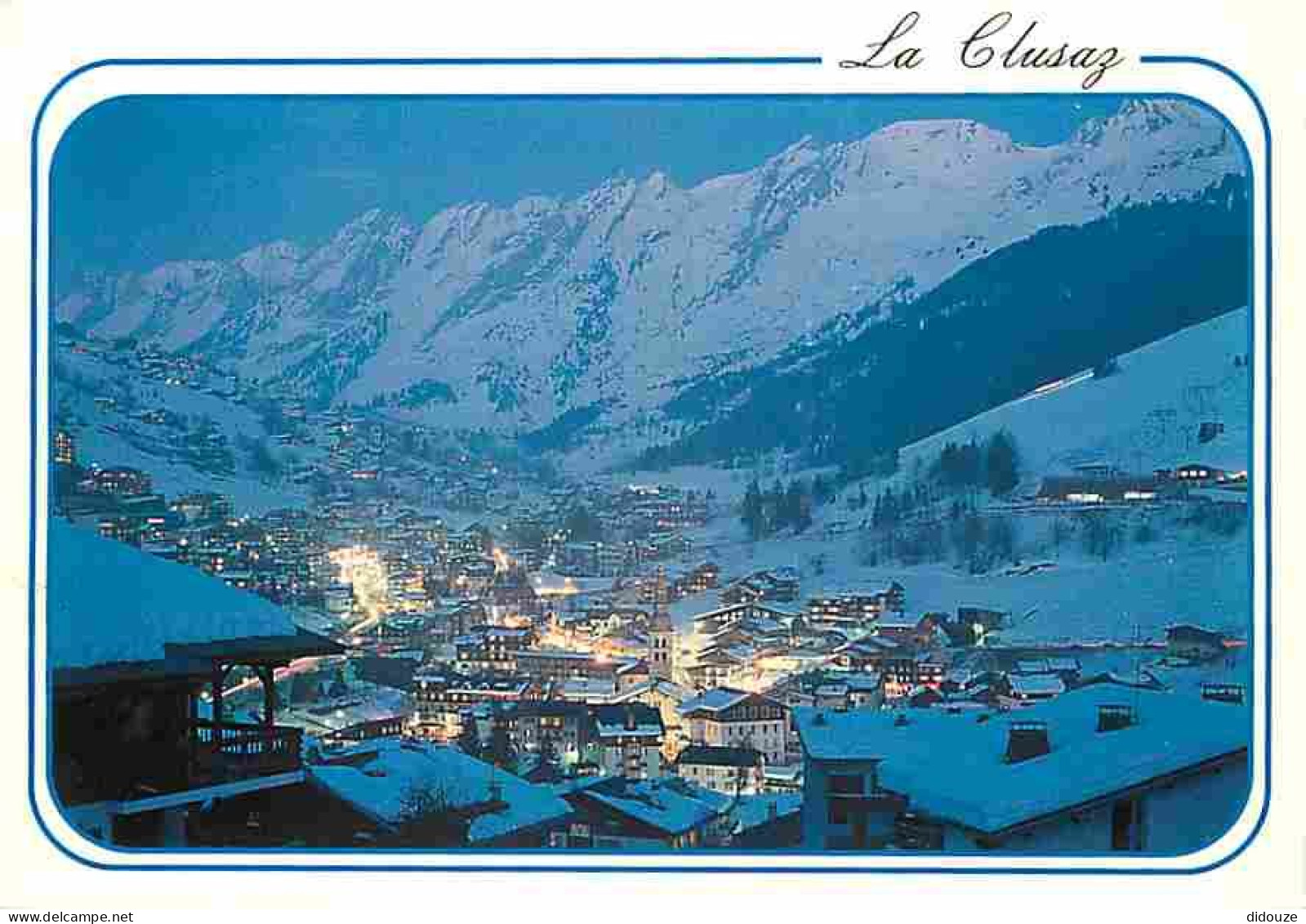 74 - La Clusaz - Le Village à L'heure Du Crépuscule - Hiver - Neige - Flamme Postale - CPM - Voir Scans Recto-Verso - La Clusaz