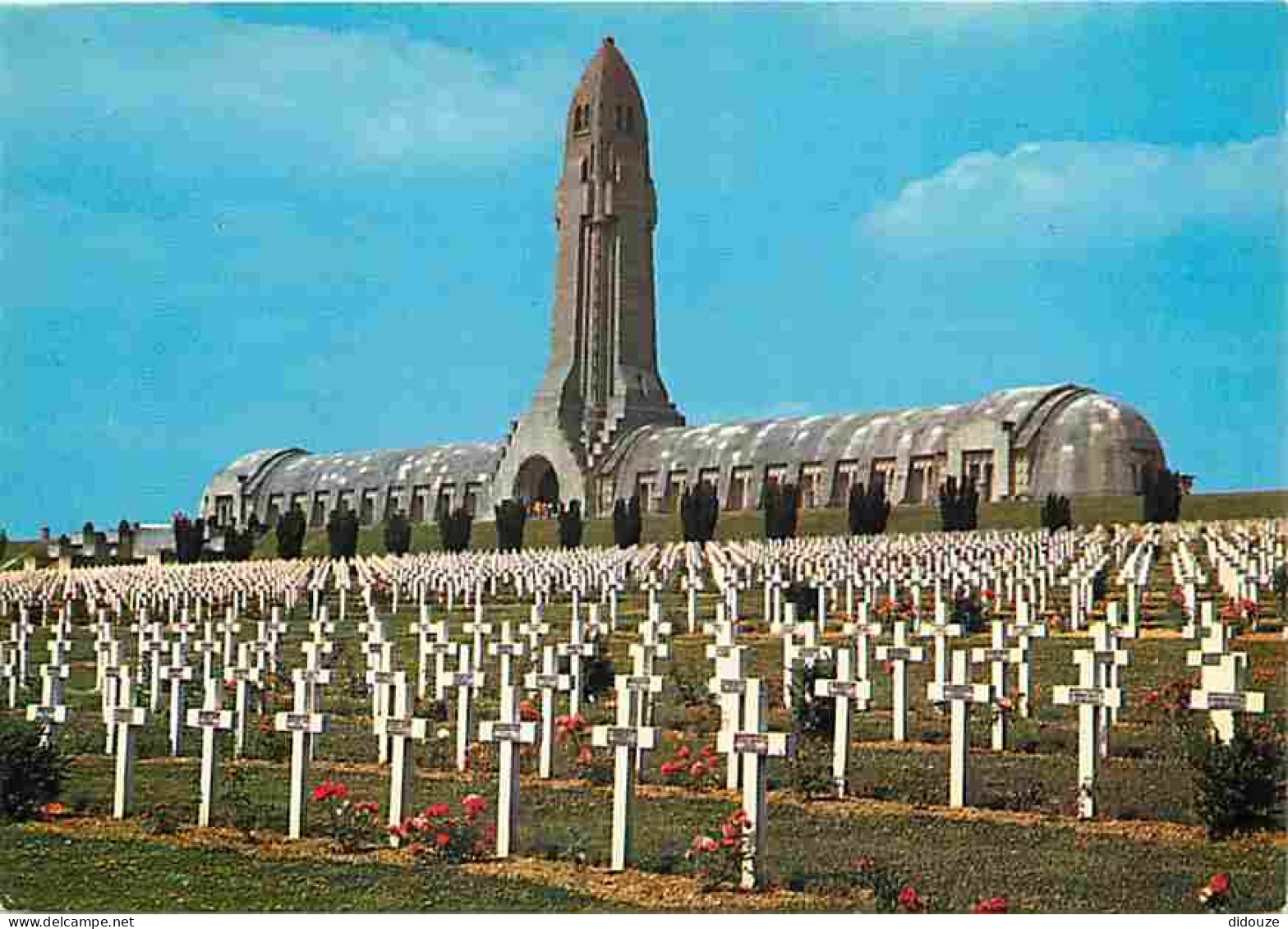 55 - Douaumont - L'Ossuaire De Douaumont - Le Cimetière National Militaire - CPM - Voir Scans Recto-Verso - Douaumont