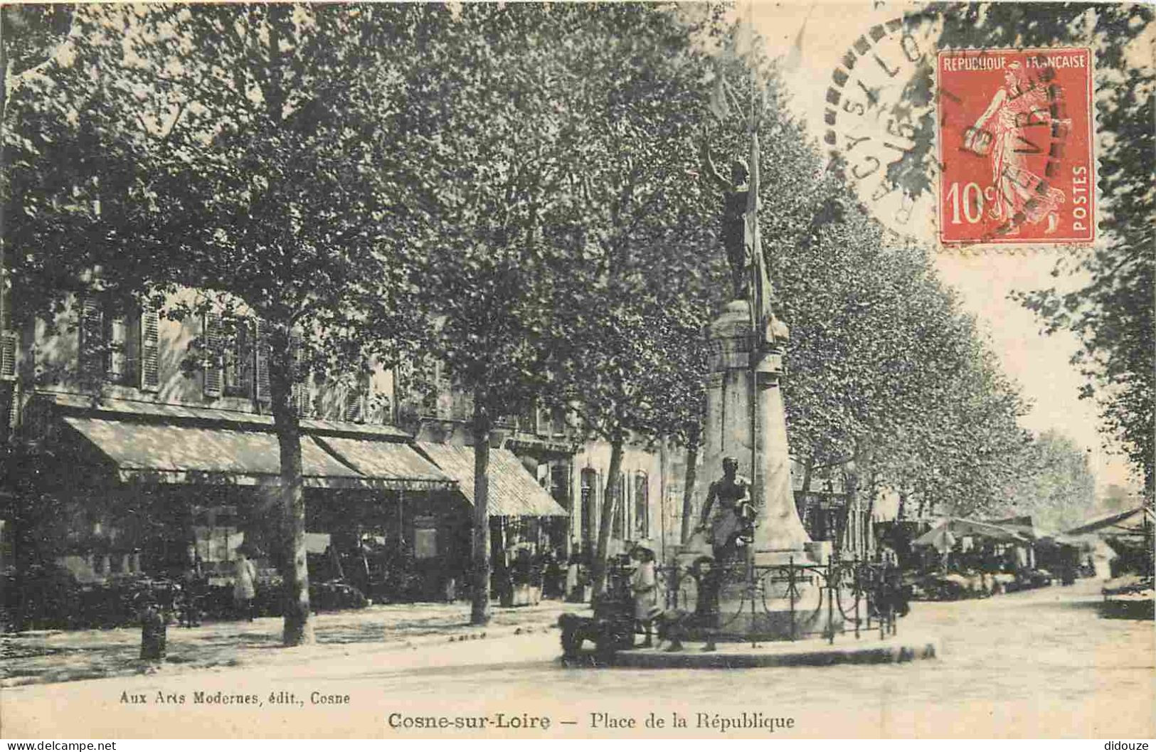 58 - Cosne Cours Sur Loire - Place De La République - Animée - CPA - Oblitération De 1919 - Voir Scans Recto-Verso - Cosne Cours Sur Loire