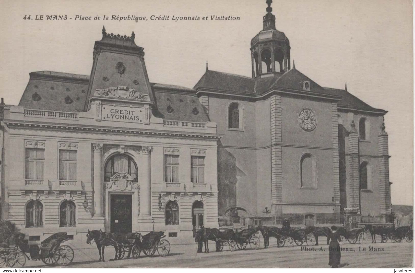 CPA  LE MANS - Place De La République, Crédit-Lyonnais Et Eglise De La Visitation - Le Mans