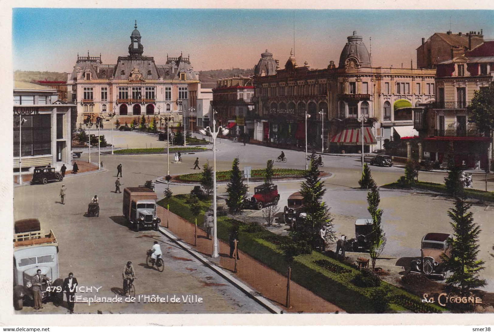 03 - Vichy - L'esplanade De L'hotel De Ville - Vichy