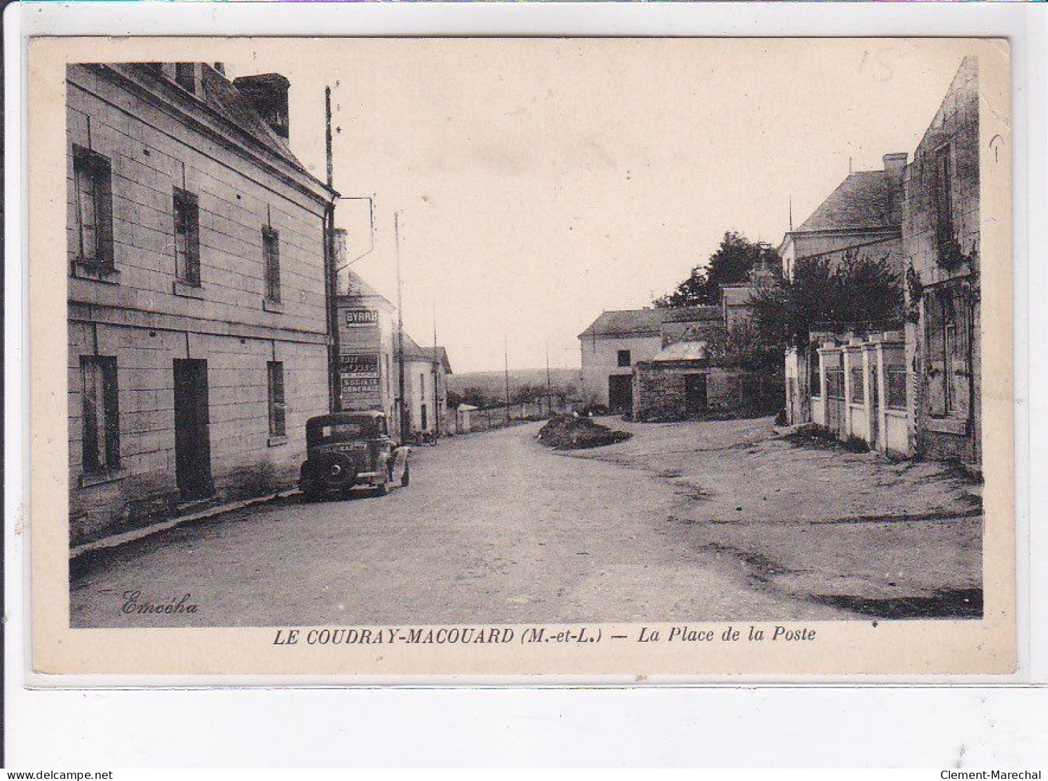 LE COUDRAY-MACOUARD: La Place De La Poste - état - Other & Unclassified