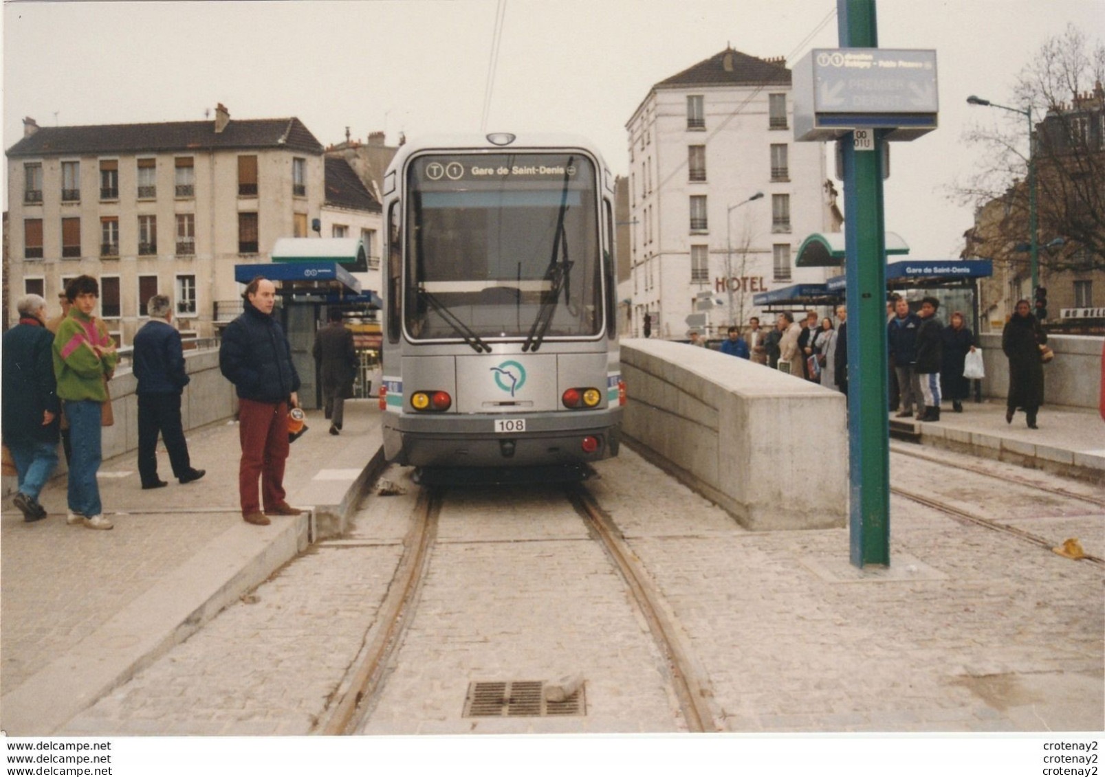 Photo Originale METRO De La RATP Ligne T1 Gare De Saint Denis Rame N°108 Le 21 Décembre 1992 - Trains