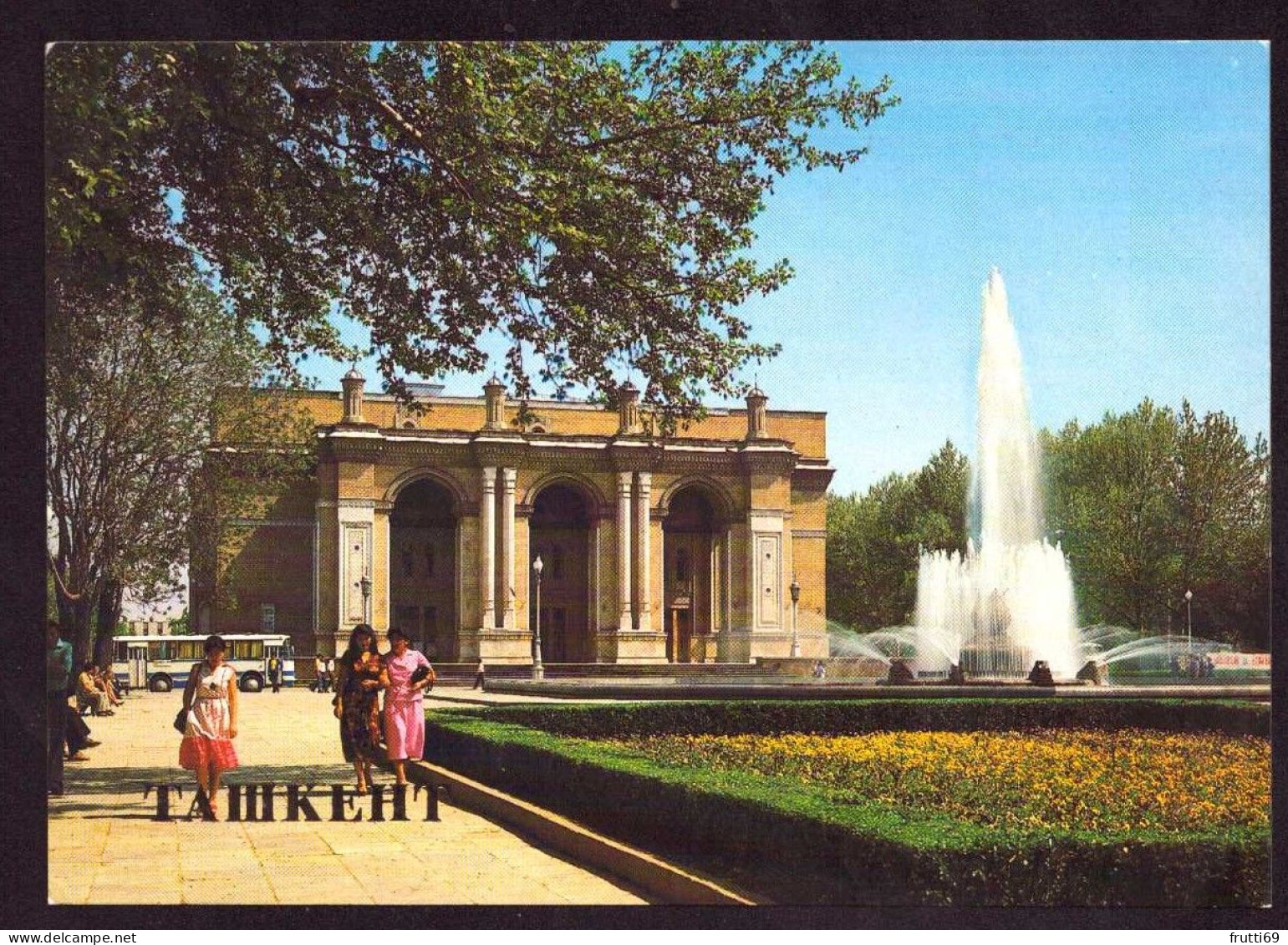 AK 212333 UZBEKISTAN - Tashkent - Teatralnaya Square - Ouzbékistan