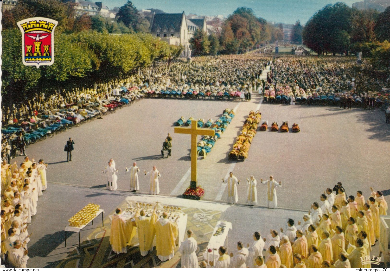 Lourdes Les Malades Chemin De Croix Et La Messe Parvis - Lourdes