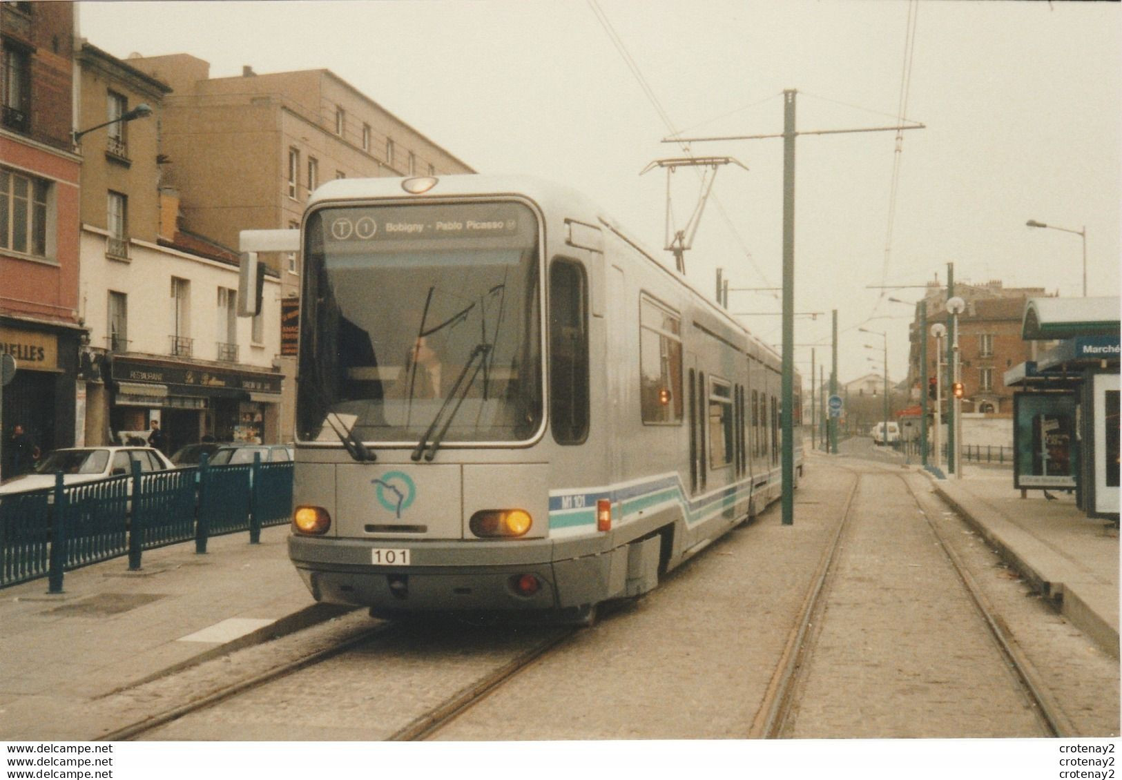 Photo Originale METRO De La RATP Ligne T1 Rame 101 Marché De Saint Denis Restaurant La Bellevue ? Le 26 Décembre 1992 - Trains