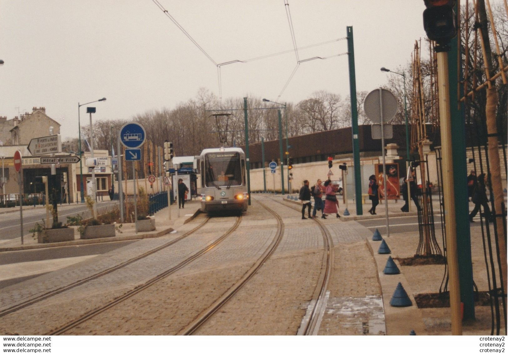 Photo Originale METRO De La RATP Ligne T1 Rame 115 Cimetière De Saint Denis Le 21 Décembre 1992 - Trains