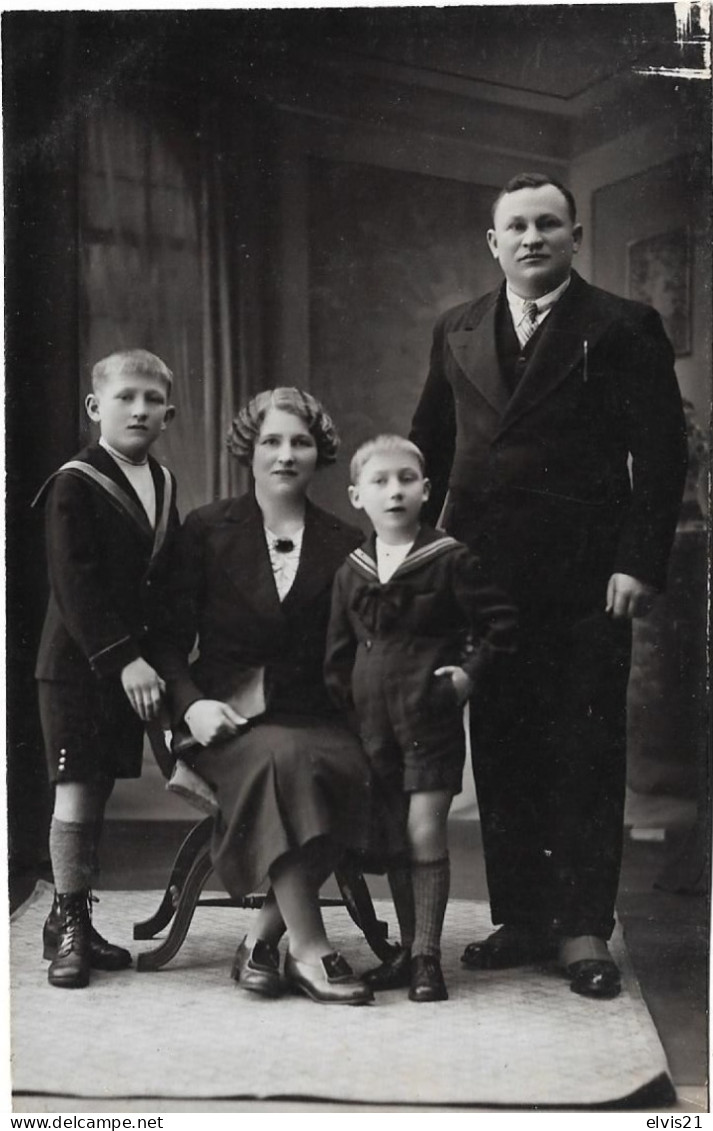 LE CREUSOT Carte Photo D' Une Famille Polonaise - Le Creusot