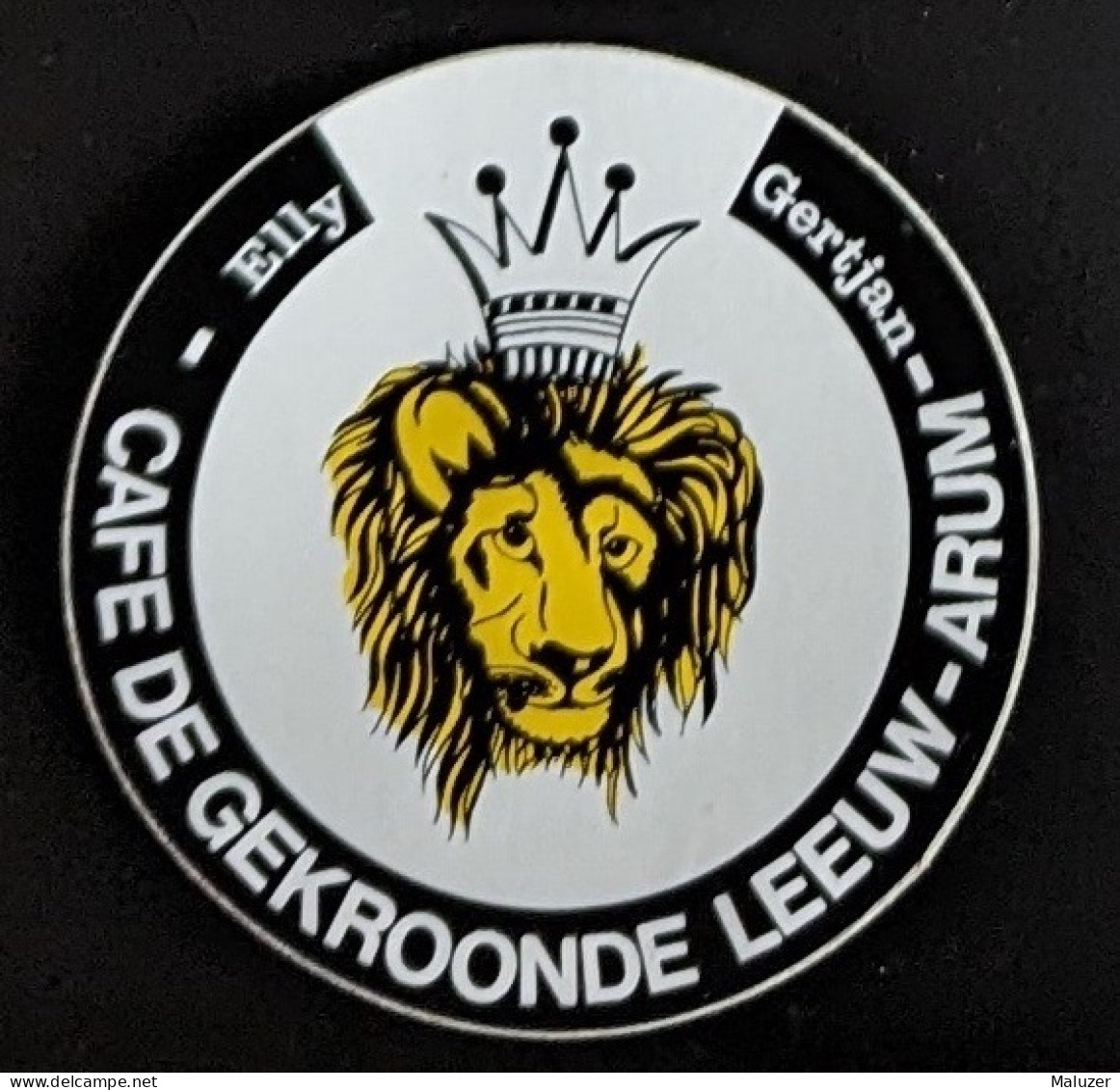 AUTOCOLLANT CAFÉ DE GEKROONDE LEEUW- ARUM - PAYS-BAS NEDERLAND HOLLAND - ELLY GERTJAN - ROI LION - Autocollants