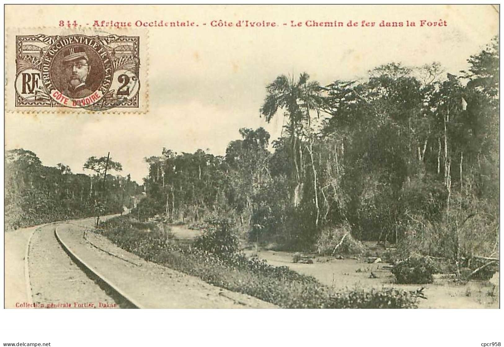 Cote D Ivoire. N°35397.le Chemin De Fer Dans La Foret - Elfenbeinküste