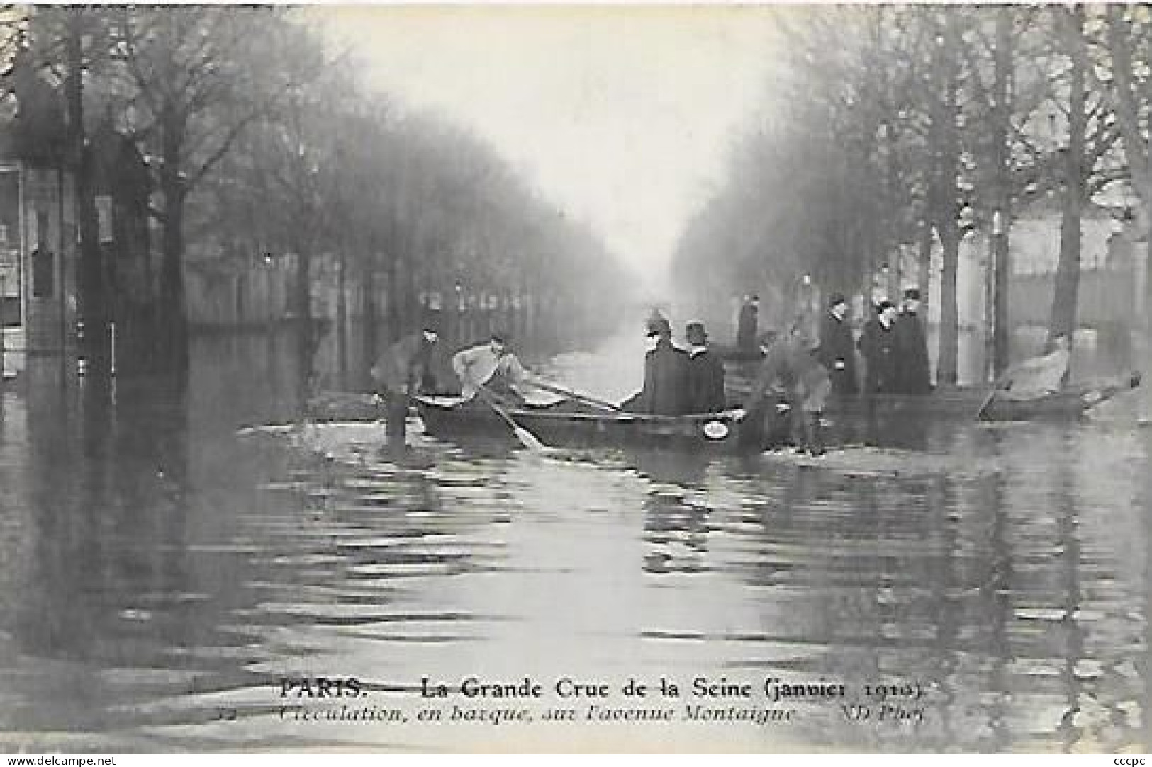 CPA Paris  La Grande Crue De La Seine Janvier 1910 Circulation En Barque Sur L'Avenue Montaigne - Distretto: 08