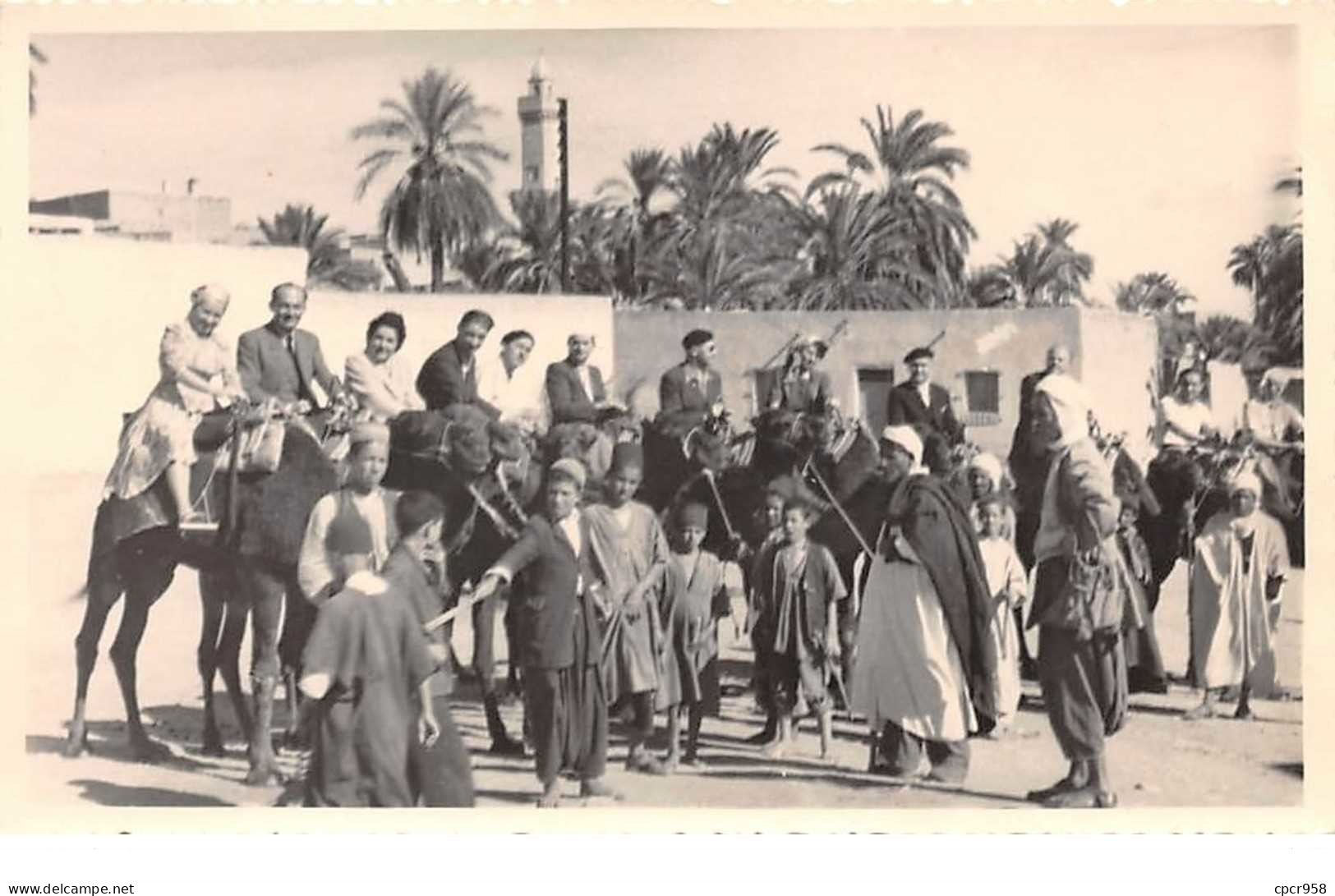 Algerie . N°104161 .carte Photo .rassemblement . - Scenes