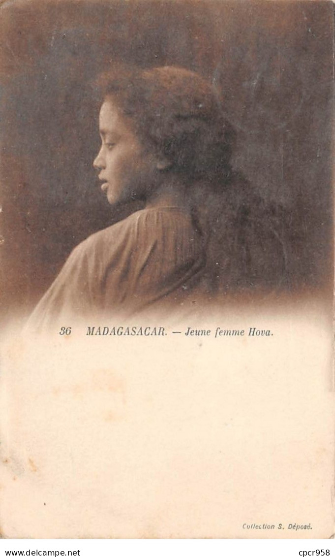 Madagascar - N°71740 - Jeune Femme Hova - Madagaskar