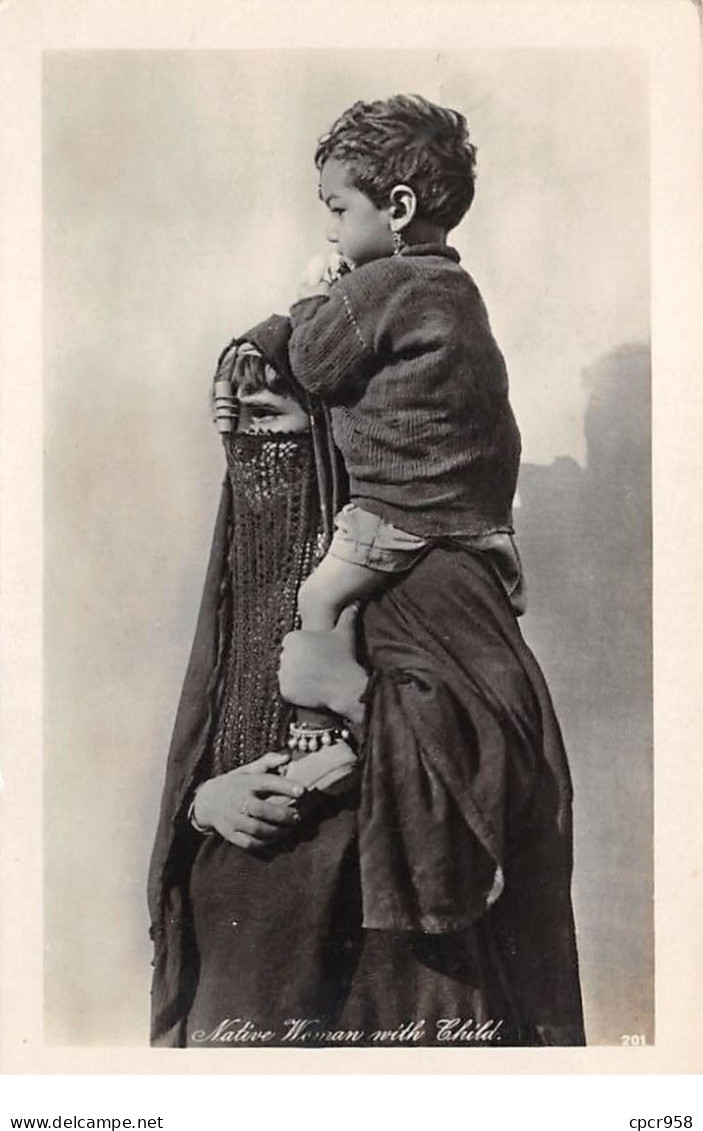 Egypte - N°70913 - Native Woman With Child - Personen