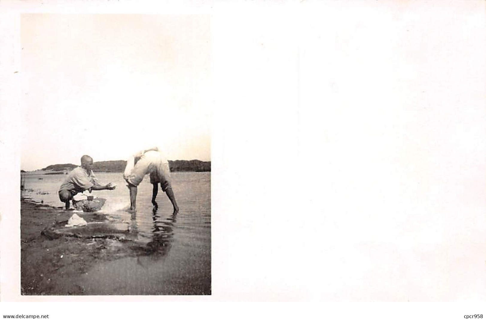 Chine - N°76174 - Hommes Lavant Du Linge Au Bord D'une Rivière - Carte Photo - China