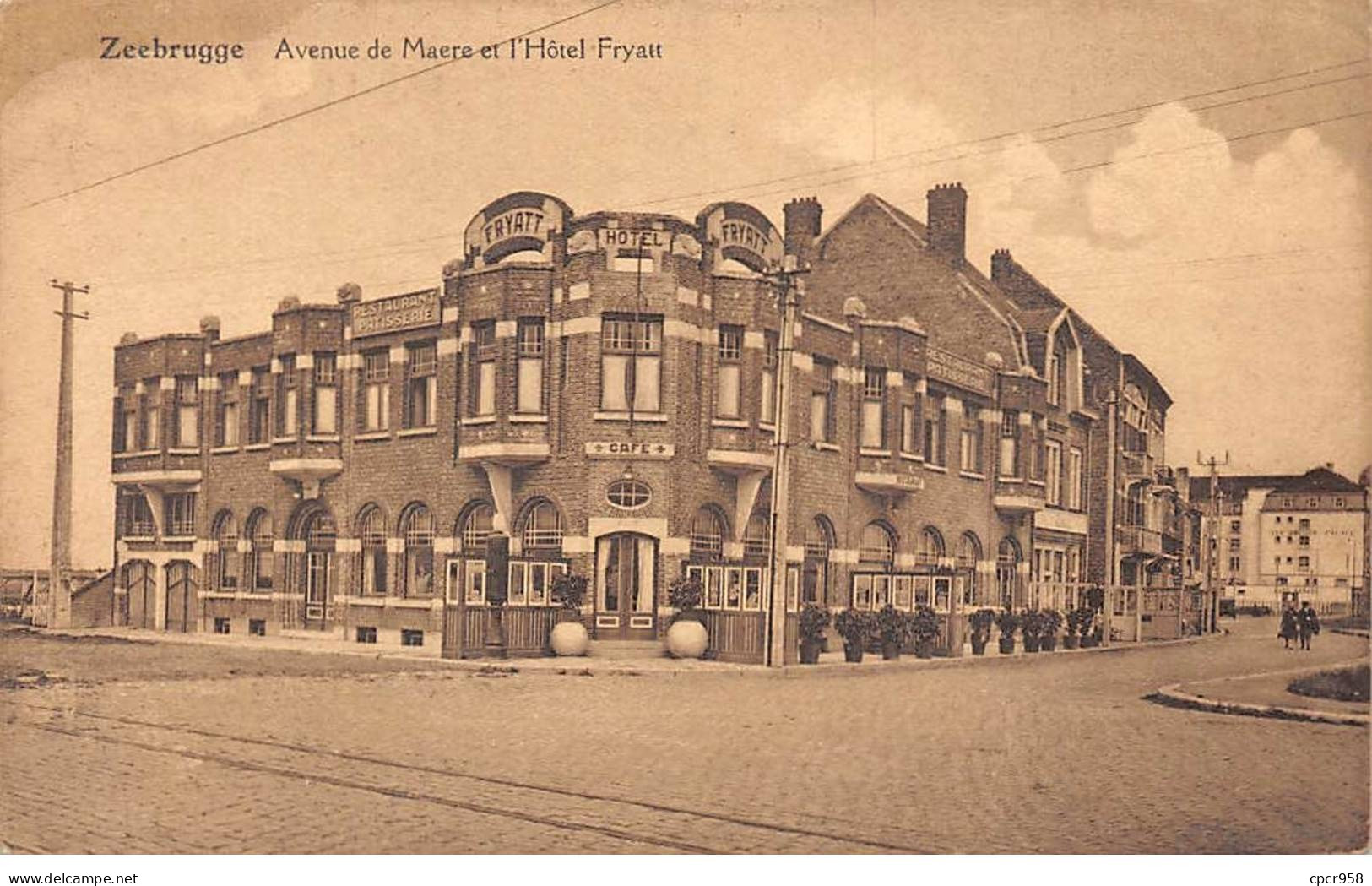BELGIQUE - ZEEBRUGGE - SAN29404 - Avenue De Maere Et L'Hôtel Fryatt - Zeebrugge