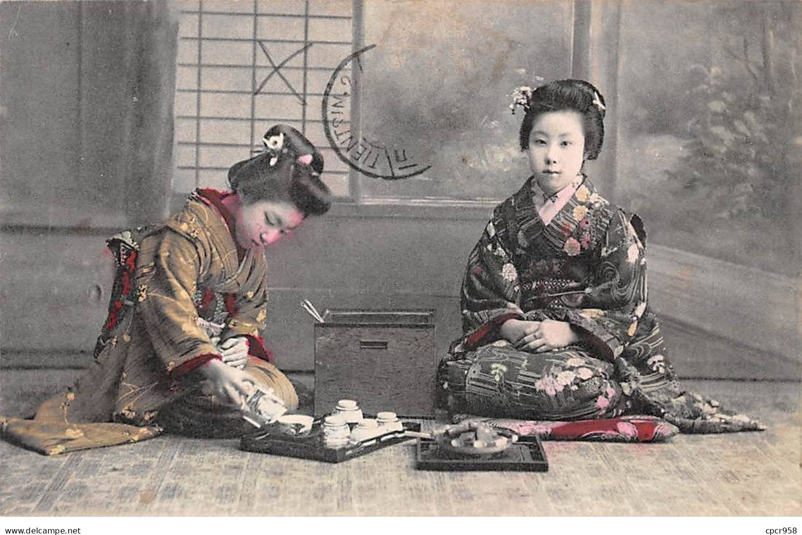CHINE - SAN36367 - Cachet Tientsin - En L'état - Carte Japonaise - Geishas Buvant Du Thé - China