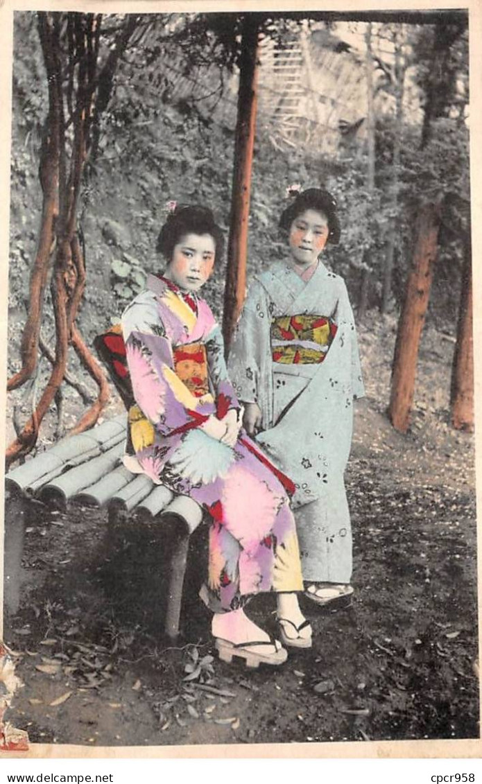 CHINE - SAN36368 - Cachet Tientsin - En L'état - Carte Japonaise - Geishas Assises Sur Un Banc - China