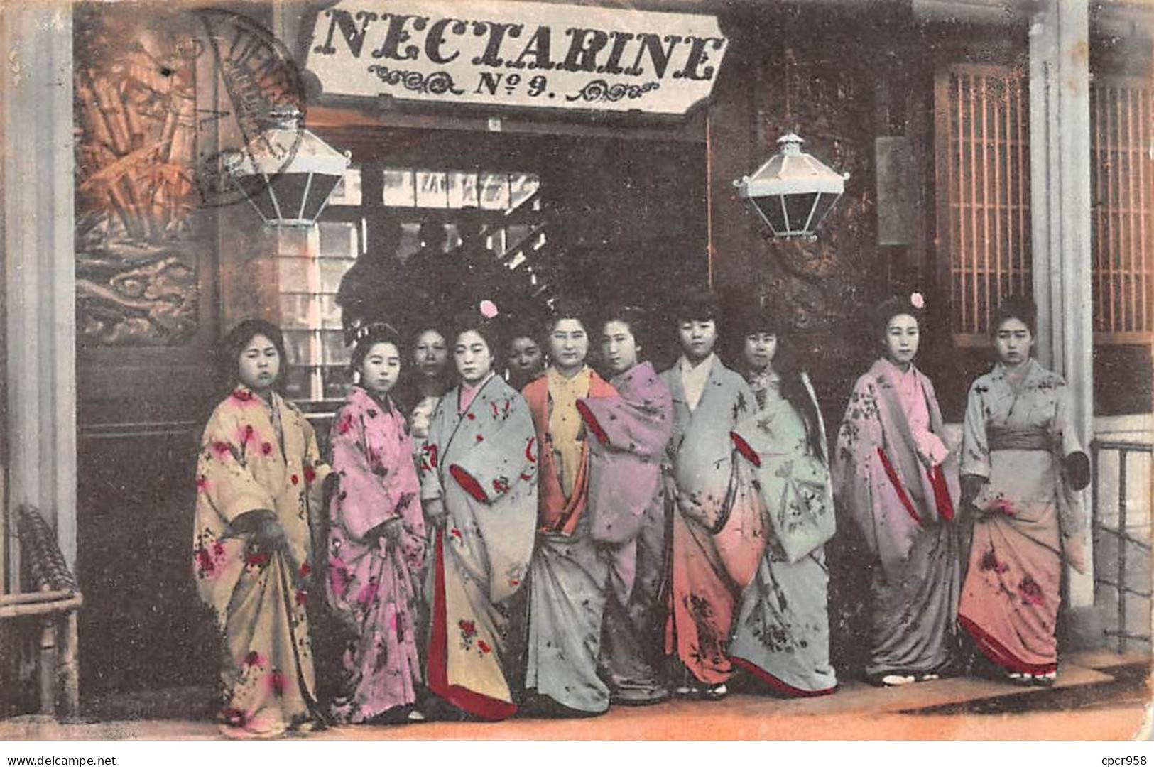 CHINE - SAN36358 - Cachet Tientsin - En L'état - Carte Japonaise - Geishas Devant "Nectarine N°9" - Chine