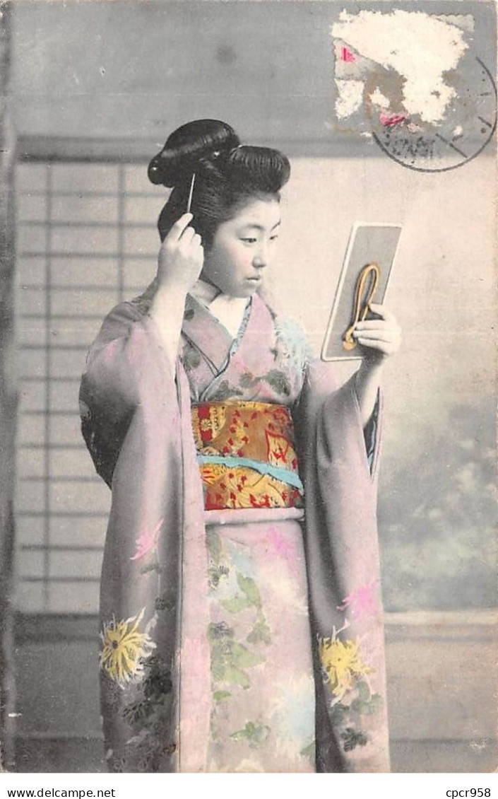 CHINE - SAN36428 - Cachet Tientsin - En L'état - Carte Japonaise - Geisha Se Regardant Dans Un Miroir - China