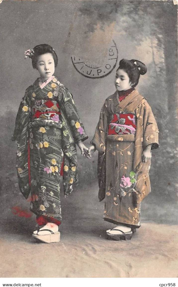 CHINE - SAN36422 - Cachet Tientsin - En L'état - Carte Japonaise - Geishas Se Tenant La Main - China