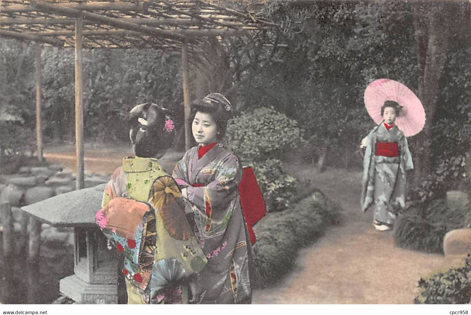CHINE - SAN36406 - Cachet Tientsin - En L'état - Carte Japonaise - Geishas Dans Un Jardin - China