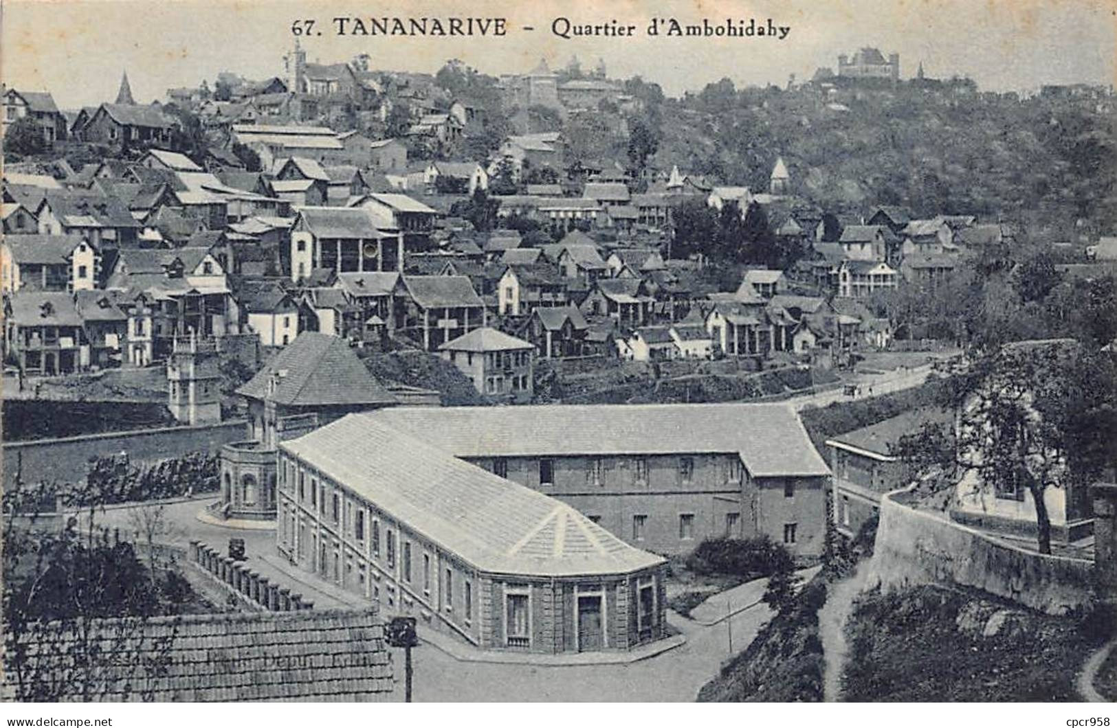 MADAGASCAR - SAN51189 - Tananarive - Quartier D'Ambohidahy - En L'état - Trouée - Madagascar