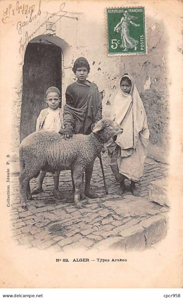 ALGERIE - SAN53878 - Types Arabes - Enfants Avec Un Mouton - Kinderen