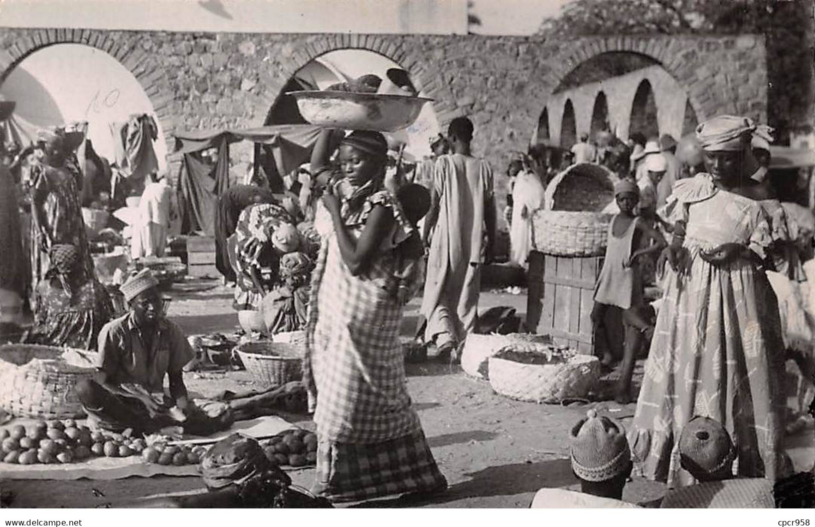 SENEGAL - SAN56329 - Dakar - Au Marché De Médina - CPSM 14x9 Cm - Sénégal